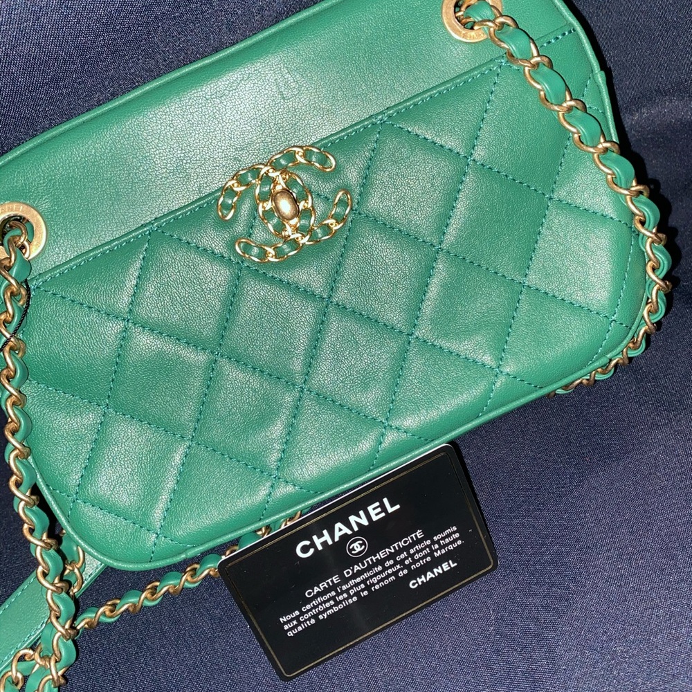 Chanel Button Up Camera Case Quilted Calfskin - Picture 4 of 5